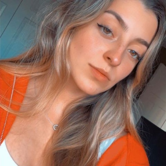 Meet your Posher, Julia - Picture 1 of 1